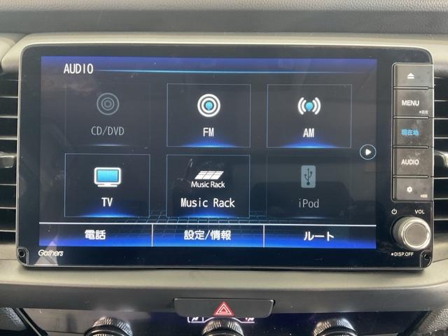 フィット ｅ：ＨＥＶホーム　当社デモカー　前後純正ドラレコ装着車　前後誤発進抑制機能　クリソナ　助手席エアバッグ　運転席エアバッグ　１オナ　アイドリングストップ　禁煙　ＬＥＤライト　バックカメラ　ＡＢＳ　サイドエアバッグ　ＶＳＡ（24枚目）