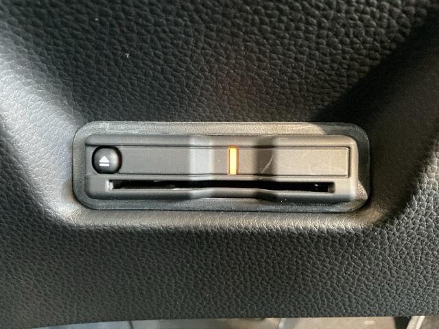 フィット ｅ：ＨＥＶホーム　当社デモカー　前後純正ドラレコ装着車　前後誤発進抑制機能　クリソナ　助手席エアバッグ　運転席エアバッグ　１オナ　アイドリングストップ　禁煙　ＬＥＤライト　バックカメラ　ＡＢＳ　サイドエアバッグ　ＶＳＡ（29枚目）