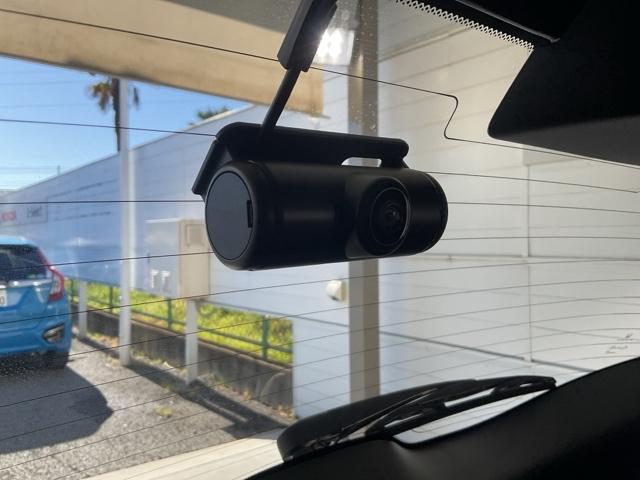 フィット ｅ：ＨＥＶホーム　当社デモカー　前後純正ドラレコ装着車　前後誤発進抑制機能　クリソナ　助手席エアバッグ　運転席エアバッグ　１オナ　アイドリングストップ　禁煙　ＬＥＤライト　バックカメラ　ＡＢＳ　サイドエアバッグ　ＶＳＡ（31枚目）