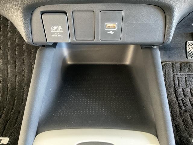 フィット ｅ：ＨＥＶホーム　当社デモカー　前後純正ドラレコ装着車　前後誤発進抑制機能　クリソナ　助手席エアバッグ　運転席エアバッグ　１オナ　アイドリングストップ　禁煙　ＬＥＤライト　バックカメラ　ＡＢＳ　サイドエアバッグ　ＶＳＡ（38枚目）