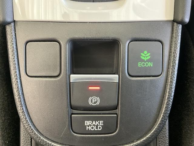 フィット ｅ：ＨＥＶホーム　当社デモカー　前後純正ドラレコ装着車　前後誤発進抑制機能　クリソナ　助手席エアバッグ　運転席エアバッグ　１オナ　アイドリングストップ　禁煙　ＬＥＤライト　バックカメラ　ＡＢＳ　サイドエアバッグ　ＶＳＡ（44枚目）