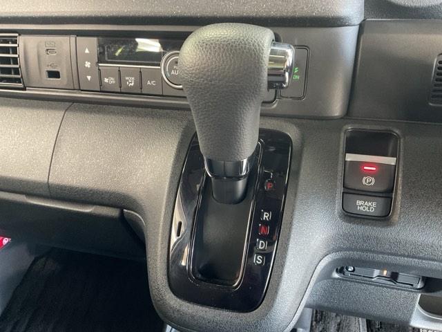 Ｎ－ＢＯＸカスタム ベースグレード　当社デモカー　前後純正ドラレコ装着車　Ｗ電動ドア　ＣＭＢＳ　Ｄレコ　禁煙　ベンチシート　オートエアコン　スマートキ　ＬＥＤ　盗難防止装置　クルコン　ＥＴＣ　バックカメラ　フルセグＴＶ　エアバッグ（15枚目）