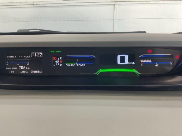 フリード＋ハイブリッド ハイブリッドＥＸ　ひょう害現状販売車　フロント純正ドラレコ装着車　盗難防止システム　衝突軽減システム　ウォークスルー　オートクルーズコントロール　地デジフルセグ　キーレス　スマートキ　バックカメラ　シートＨ　ＡＢＳ（17枚目）