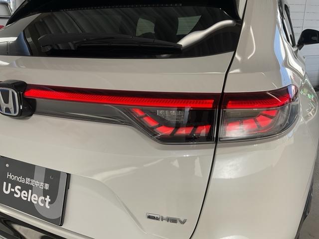 ヴェゼル ｅ：ＨＥＶＺ　ワンオーナー　前後純正ドラレコ装着車　衝突回避支援ブレーキ機能　１オナ　スマキ　Ｐトランク　フルオートエアコン　Ｄレコ　エアバッグ　両席エアバック　Ｒカメ　記録簿付　パワーウィンドウ　ＬＥＤランプ（12枚目）