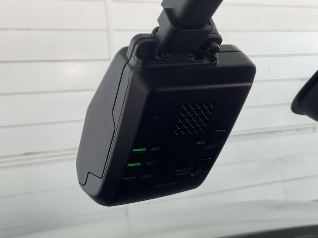 ヴェゼル ｅ：ＨＥＶＺ　ワンオーナー　前後純正ドラレコ装着車　衝突回避支援ブレーキ機能　１オナ　スマキ　Ｐトランク　フルオートエアコン　Ｄレコ　エアバッグ　両席エアバック　Ｒカメ　記録簿付　パワーウィンドウ　ＬＥＤランプ（30枚目）