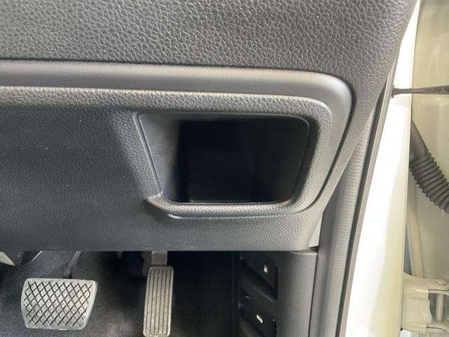 ヴェゼル ｅ：ＨＥＶＺ　ワンオーナー　前後純正ドラレコ装着車　衝突回避支援ブレーキ機能　１オナ　スマキ　Ｐトランク　フルオートエアコン　Ｄレコ　エアバッグ　両席エアバック　Ｒカメ　記録簿付　パワーウィンドウ　ＬＥＤランプ（38枚目）