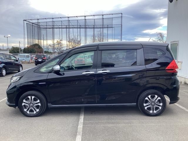 フリード＋ハイブリッド ハイブリッド・クロスターホンダセンシング　ワンオーナー　前後純正ドラレコ装着車　４ＷＤ　衝突軽減　ＬＥＤ　横滑り防止装置　アイドリングストップ　ドライブレコーダー　地デジ　シートヒーター　禁煙車　ＤＶＤ　盗難防止システム　エアコン　ＥＴＣ（5枚目）