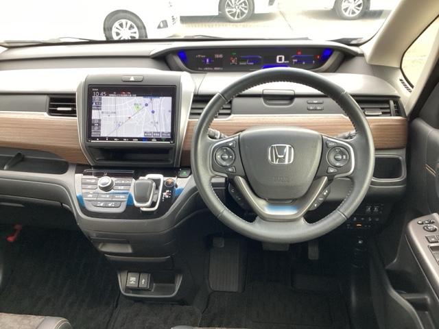 フリード＋ハイブリッド ハイブリッド・クロスターホンダセンシング　ワンオーナー　前後純正ドラレコ装着車　４ＷＤ　衝突軽減　ＬＥＤ　横滑り防止装置　アイドリングストップ　ドライブレコーダー　地デジ　シートヒーター　禁煙車　ＤＶＤ　盗難防止システム　エアコン　ＥＴＣ（14枚目）