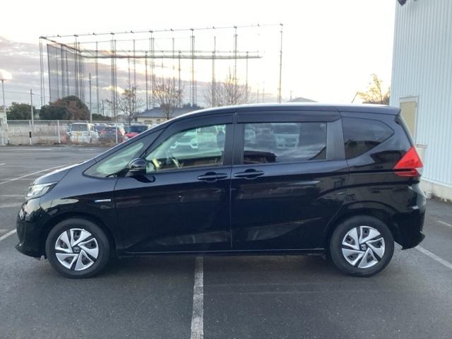 フリードハイブリッド ハイブリッド・Ｇホンダセンシング　前後純正ドラレコ装着車　軽減ブレーキ　キーフリーシステム　１オ－ナ－　記録簿　ＤＶＤ再生可能　ＥＣＯＮ　禁煙　後カメラ　Ａクルーズ　地デジフルセグＴＶ　ＬＥＤヘッドランプ　横滑防止　ドライブレコーダ（5枚目）