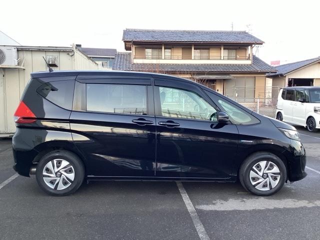 フリードハイブリッド ハイブリッド・Ｇホンダセンシング　前後純正ドラレコ装着車　軽減ブレーキ　キーフリーシステム　１オ－ナ－　記録簿　ＤＶＤ再生可能　ＥＣＯＮ　禁煙　後カメラ　Ａクルーズ　地デジフルセグＴＶ　ＬＥＤヘッドランプ　横滑防止　ドライブレコーダ（9枚目）