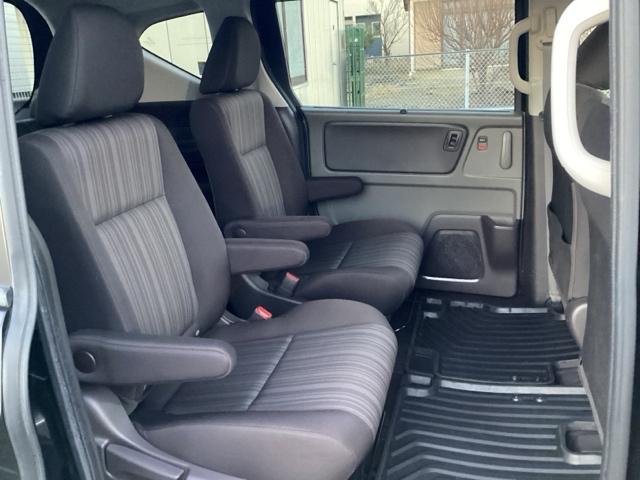 フリードハイブリッド ハイブリッド・Ｇホンダセンシング　前後純正ドラレコ装着車　軽減ブレーキ　キーフリーシステム　１オ－ナ－　記録簿　ＤＶＤ再生可能　ＥＣＯＮ　禁煙　後カメラ　Ａクルーズ　地デジフルセグＴＶ　ＬＥＤヘッドランプ　横滑防止　ドライブレコーダ（17枚目）