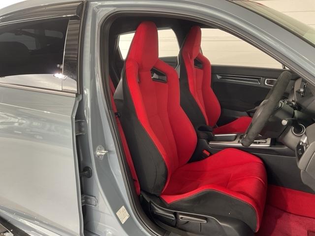 �N��ȃ��b�h�̂g���������s�x�o�d�q�V�[�g���A�T�[�L�b�g�ł̌��E���s���烍���O�h���C�u�܂ŁA�h���C�o�[�̑��c�p����ێ����܂�