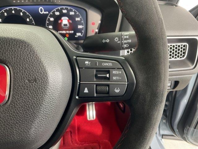 �X�e�A�����O�̉E���ɂ̓N���[�Y�R���g���[������n�X�C�b�`�𑕔�