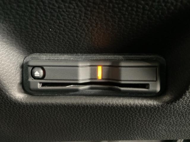 フィット ｅ：ＨＥＶホーム　当社レンタカー使用車　前後純正ドラレコ装着　前後誤発進抑制機能　クリソナ　助手席エアバッグ　運転席エアバッグ　アイドリングストップ　禁煙　ＬＥＤライト　バックカメラ　ＡＢＳ　サイドエアバッグ　キーレス（29枚目）