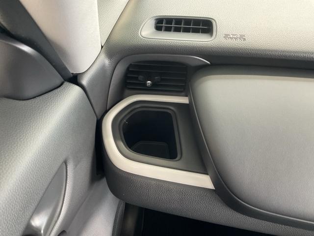 フィット ｅ：ＨＥＶホーム　当社レンタカー使用車　前後純正ドラレコ装着　前後誤発進抑制機能　クリソナ　助手席エアバッグ　運転席エアバッグ　アイドリングストップ　禁煙　ＬＥＤライト　バックカメラ　ＡＢＳ　サイドエアバッグ　キーレス（34枚目）