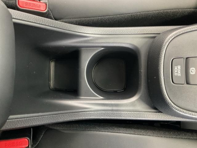 フィット ｅ：ＨＥＶホーム　当社レンタカー使用車　前後純正ドラレコ装着　前後誤発進抑制機能　クリソナ　助手席エアバッグ　運転席エアバッグ　アイドリングストップ　禁煙　ＬＥＤライト　バックカメラ　ＡＢＳ　サイドエアバッグ　キーレス（36枚目）