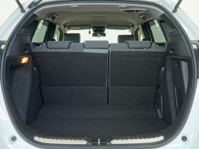 フィット ｅ：ＨＥＶＲＳ　９インチコネクトディスプレイ純正前後ドラレコＬＥＤオートライトオートハイビーム衝突軽減ブレーキ渋滞追従機能付きＡＣＣ衝突軽減ブレーキ路外逸脱抑制機能パーキンスセンサー誤発進抑制機能　エアバッグ　Ｄレコ（12枚目）