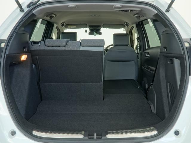 フィット ｅ：ＨＥＶＲＳ　９インチコネクトディスプレイ純正前後ドラレコＬＥＤオートライトオートハイビーム衝突軽減ブレーキ渋滞追従機能付きＡＣＣ衝突軽減ブレーキ路外逸脱抑制機能パーキンスセンサー誤発進抑制機能　エアバッグ　Ｄレコ（13枚目）