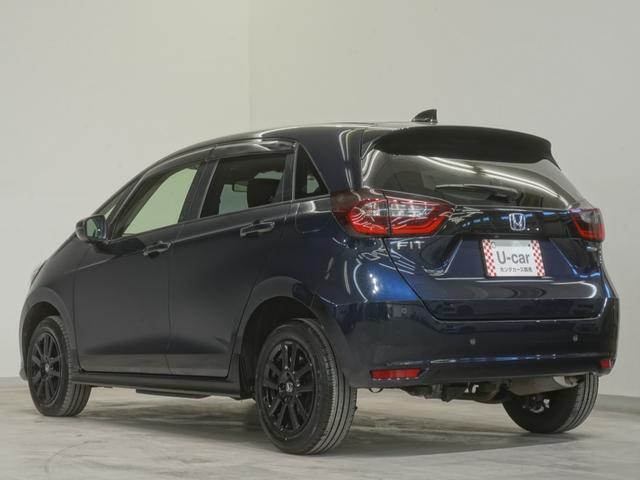 フィット ｅ：ＨＥＶホームブラックスタイル　当社デモカー９インチプレミアムインターナビ　バックカメラ　ホンダセンシング　ＬＥＤオートライト　パーキングソナー　Ｂカメラ　ＤＶＤ再生　アイドリングストップ　オートクルーズコントロール　ＥＴＣ　４ＷＤ（9枚目）