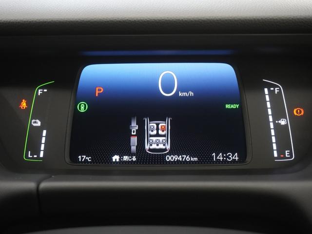 フィット ｅ：ＨＥＶホームブラックスタイル　当社デモカー９インチプレミアムインターナビ　バックカメラ　ホンダセンシング　ＬＥＤオートライト　パーキングソナー　Ｂカメラ　ＤＶＤ再生　アイドリングストップ　オートクルーズコントロール　ＥＴＣ　４ＷＤ（16枚目）
