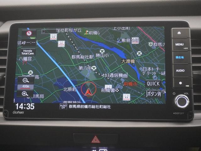 フィット ｅ：ＨＥＶホームブラックスタイル　当社デモカー９インチプレミアムインターナビ　バックカメラ　ホンダセンシング　ＬＥＤオートライト　パーキングソナー　Ｂカメラ　ＤＶＤ再生　アイドリングストップ　オートクルーズコントロール　ＥＴＣ　４ＷＤ（17枚目）