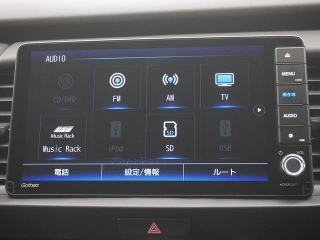 フィット ｅ：ＨＥＶホームブラックスタイル　当社デモカー９インチプレミアムインターナビ　バックカメラ　ホンダセンシング　ＬＥＤオートライト　パーキングソナー　Ｂカメラ　ＤＶＤ再生　アイドリングストップ　オートクルーズコントロール　ＥＴＣ　４ＷＤ（19枚目）