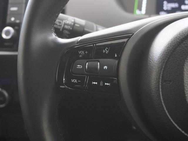 フィット ｅ：ＨＥＶホームブラックスタイル　当社デモカー９インチプレミアムインターナビ　バックカメラ　ホンダセンシング　ＬＥＤオートライト　パーキングソナー　Ｂカメラ　ＤＶＤ再生　アイドリングストップ　オートクルーズコントロール　ＥＴＣ　４ＷＤ（23枚目）