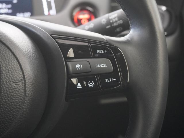 フィット ｅ：ＨＥＶホームブラックスタイル　当社デモカー９インチプレミアムインターナビ　バックカメラ　ホンダセンシング　ＬＥＤオートライト　パーキングソナー　Ｂカメラ　ＤＶＤ再生　アイドリングストップ　オートクルーズコントロール　ＥＴＣ　４ＷＤ（24枚目）