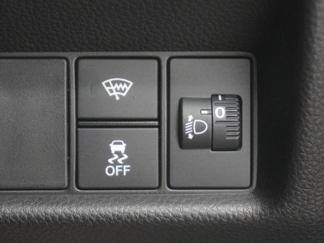 フィット ｅ：ＨＥＶホームブラックスタイル　当社デモカー９インチプレミアムインターナビ　バックカメラ　ホンダセンシング　ＬＥＤオートライト　パーキングソナー　Ｂカメラ　ＤＶＤ再生　アイドリングストップ　オートクルーズコントロール　ＥＴＣ　４ＷＤ（25枚目）