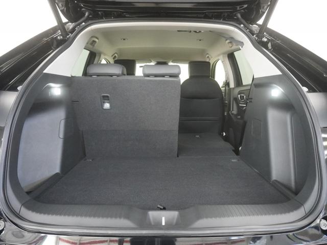 ヴェゼル ｅ：ＨＥＶＺ　ワンオーナー９インチコネクトディスプレイシートヒーターハンズフリーアクセスパワーテールゲート（予約クローズ機能付）ブラインドスポットインフォメーションアダプティブドライビングビーム　１オナ　スマキ（13枚目）