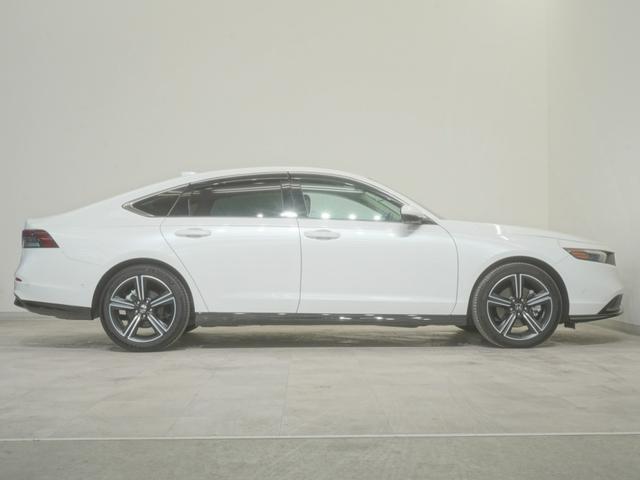 アコード ｅ：ＨＥＶ　当社デモカー１２．３インチコネクトディスプレイＢＯＳＥプレミアムサウンドシステムアダプティブ・ダンパー・システムシートヒーターＨｏｎｄａパーキングパイロット　フルセグテレビ　衝突被害軽減装置　ＡＢＳ（7枚目）