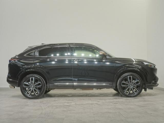 ヴェゼル ｅ：ＨＥＶＺ　ワンオーナー　９インチコネクトディスプレイ　前後ドライブレコーダー　シートヒーター　ステアリングヒーター　ブラインドスポットインフォメーション　ハンズフリーアクセスパワーテールゲート　盗難防止装置（7枚目）