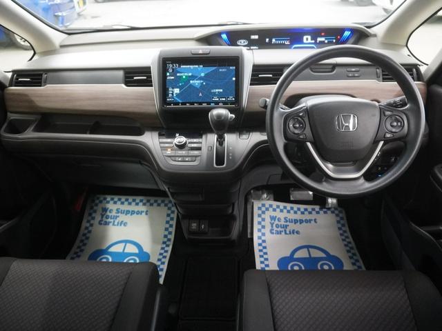 フリード Ｇ　ワンオーナー　９インチインターナビ　１０．１インチ後席モニター　ドライブレコーダー　シートヒーター　ＬＥＤオートライト　アクティブコーナリングライト　両側電動スライドドア　衝突軽減ブレーキ　Ａクルーズ（16枚目）