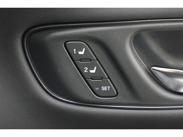 �^�]�ȂƏ���Ȃ̓p���[�V�[�g�ƂȂ��Ă���܂��B�܂��^�]�Ȃ̓������[�@�\�t���ŉ^�]�҂ɍ��킹���V�[�g�|�W�V������ۑ��\�ł��B