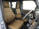 運転席のスペースはゆったりしていていながらも、腰のホールドを増やし長時間乗っても疲れにくいシートとなっております。また座面も頻繁な乗り降りでも破れにくい縫製となっております。