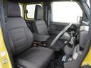 運転席のスペースはゆったりしていていながらも、腰のホールドを増やし長時間乗っても疲れにくいシートとなっております。また座面も頻繁な乗り降りでも破れにくい縫製となっております。