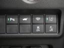 ホンダセンシングが装備されています。アダプティブレーダークルーズやレーンキープアシスト、車線逸脱防止機能なども備えていて、ロングドライブも快適で安全にお楽しみいただけます。