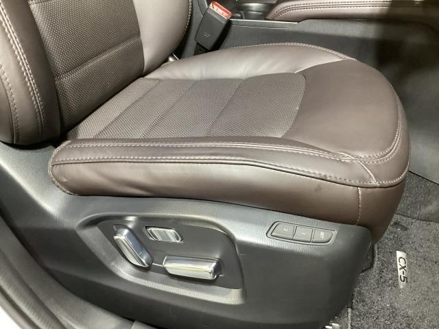 ＣＸ－５ ＸＤ　エクスクルーシブ　モード　マツダコネクトナビ　ＥＴＣ２．０　３６０°ビューモニター　ＢＯＳＥサウンドスピーカー　ナッパレザー　シートベンチレーション　電動リアゲート　１９インチＡＷ　１オーナー車　地デジ　レーンキープ　キーレス（8枚目）