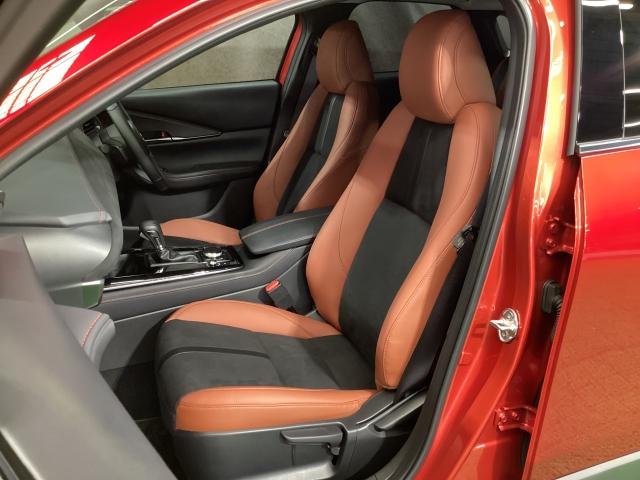ＣＸ－３０ ＸＤ　レトロ　スポーツ　エディション　マツダコネクトナビ　ＥＴＣ　２カメラドラレコ　ＢＯＳＥスピーカー　電動シート　３６０°ビューモニター　１８インチＡＷ　ドライブレコーダー　ＬＥＤヘッド　レーダークルーズコントロール　フルセグＴＶ（9枚目）