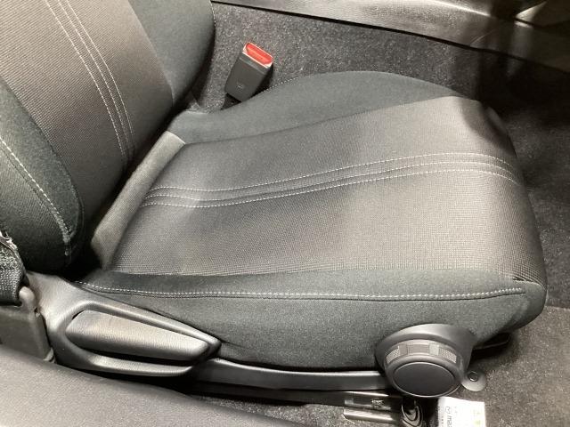 ロードスター 1.5 S スペシャルパッケージ 6MT Wエアバック ブルートゥース アドバンスドキー 1オーナー 地デジ 盗難防止装置 パワステ ナビTV 衝突安全ボディ 点検記録簿 横滑防止装置 メモリーナビ USBポート 運転席エアバッグ(8枚目)