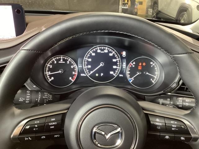 �h���C�o�[�𒆐S�Ɉ��O�O�ɖ����A�͋����Ə㎿�����Z�������㎿�ȃf�U�C�����̗p���܂����I�V���v���Ȃ�����������������[�^�[�p�l���͑�l�ȕ��͋C�����o���܂��B