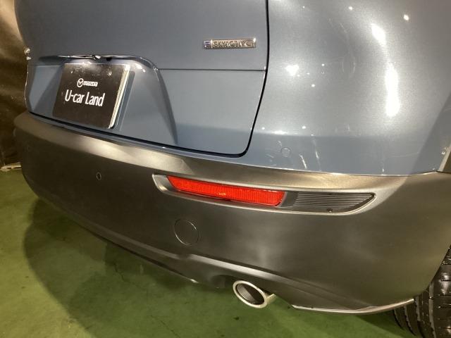 �t�����g�A���A�o���p�[�ɂ͏�Q���ւ̐ڋ߂��A���[�����Œm�点�Ă����p�[�L���O�Z���T�[����������Ă��܂��B