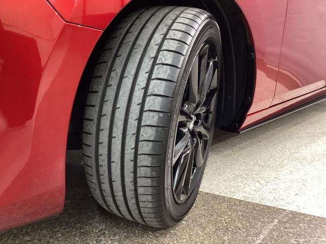 ＭＡＺＤＡ３ファストバック １５Ｓ　ブラック　セレクション　当社試乗車　マツダコネクトナビ　ＥＴＣ　３６０°ビューモニター　電動シート　前後パーキングセンサー　１８インチＡＷ　コーナーセンサー　フルセグＴＶ　全周囲カメラ　パワーシート　オートライト（32枚目）