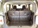 リアシートを使用していても、しっかり積めるワイドなトランクスペース！