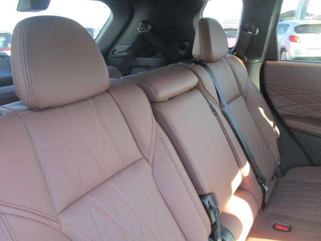 アウトランダーPHEV Pエグゼクティブパッケージ 試乗車UP ETC 禁煙車 コーナーセンサー 電動リアゲート(16枚目)