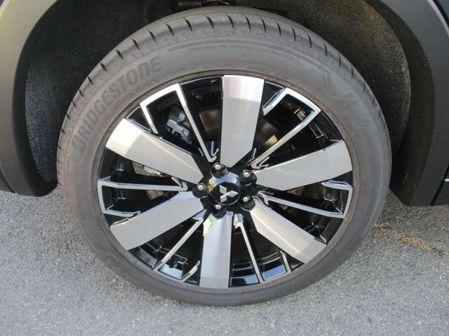 アウトランダーPHEV Pエグゼクティブパッケージ 試乗車UP ETC 禁煙車 コーナーセンサー 電動リアゲート(20枚目)