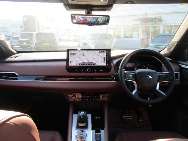 アウトランダーPHEV Pエグゼクティブパッケージ 試乗車UP ETC 禁煙車 コーナーセンサー 電動リアゲート(21枚目)