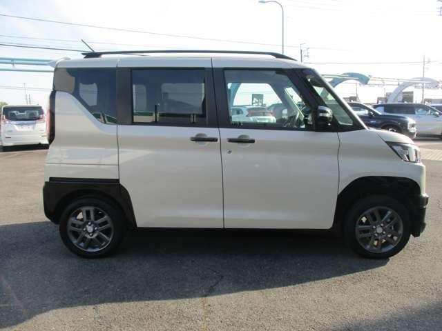 デリカミニ T プレミアム 試乗車UP 衝突軽減装置 ターボエンジン 記録簿付 寒冷地 パワステ フルタイム4WD エアバッグ ESC サイドカメラ クルコン インテリキー キーフリー アルミホイール ナビ シートヒータ ABS(8枚目)