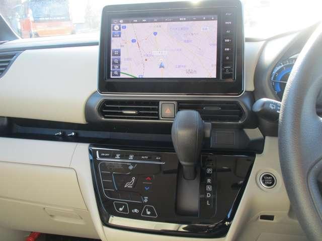 ｅＫスペース Ｇ　試乗車ＵＰ　フルオートエアコン　サイドカーテンエアバック　コーナーセンサー　禁煙車　シートヒーター　インテリキー　アイドリングストップ　盗難防止装置　ナビ　メモリーナビ　ベンチシート　助手席エアバッグ（6枚目）