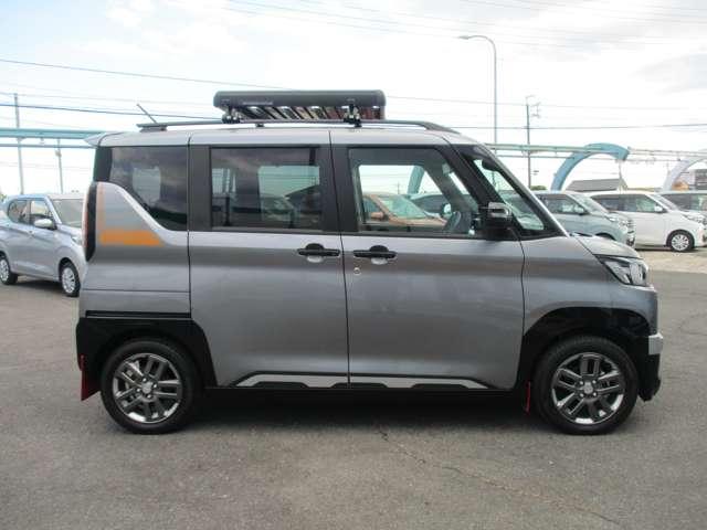 デリカミニ Ｔ　プレミアム　試乗車ＵＰ　衝突軽減装置　ターボエンジン　禁煙　記録簿付　寒冷地　パワステ　フルタイム４ＷＤ　エアバッグ　ＥＳＣ　クルコン　インテリキー　キーフリー　アルミホイール　ナビ　シートヒータ　セキュリティ（8枚目）